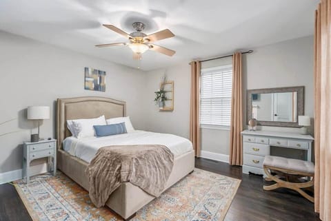 Quaint house, king bed 2min from down town House in Aiken