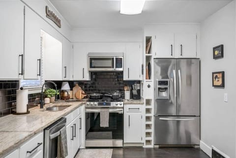 Quaint house, king bed 2min from down town House in Aiken