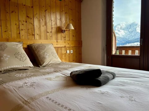 Bed, Natural landscape, Bedroom, Mountain view