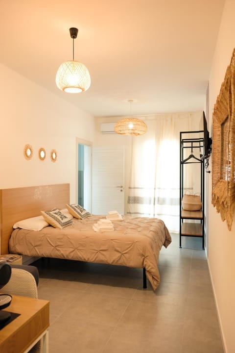 Bed, towels, air conditioner