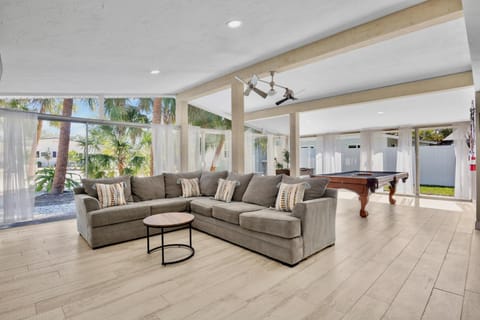 Oceanside Retreat House in Siesta Key