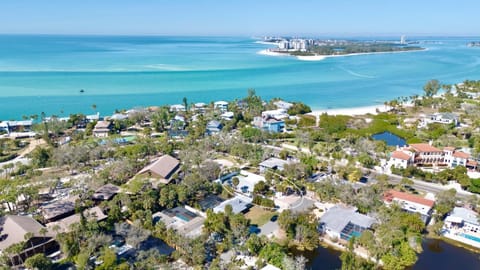 Oceanside Retreat House in Siesta Key