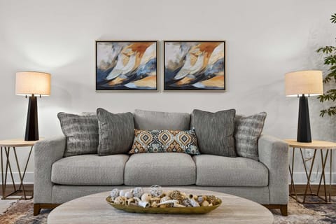 Modern Mid-Century Townhome w Deck near festivals House in Winchester