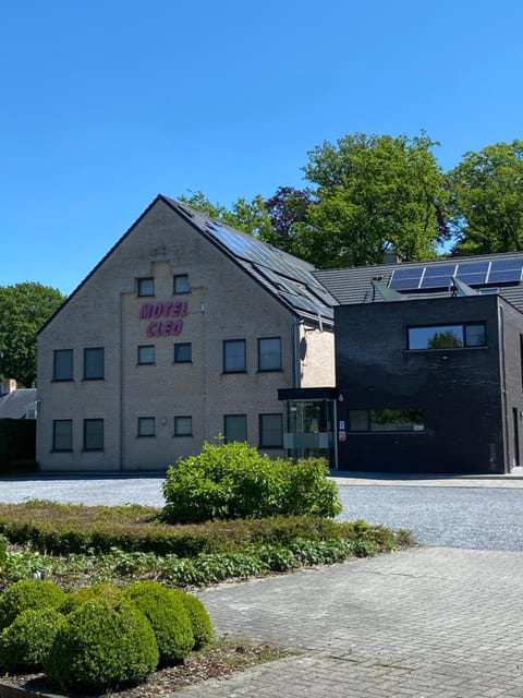 Property building, Spring, Day, Garden