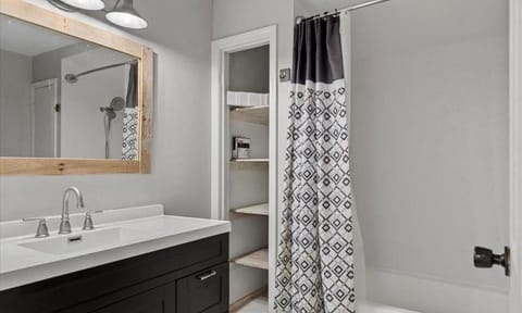 Peaceful Spaulding Orchard Home House in Springfield