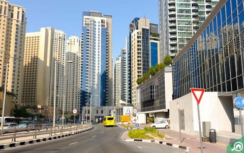 Property building, Day, Neighbourhood, City view, Street view, Location, Parking