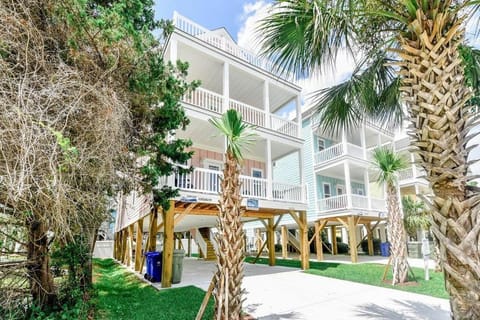 Latitude Adjustment House in Surfside Beach