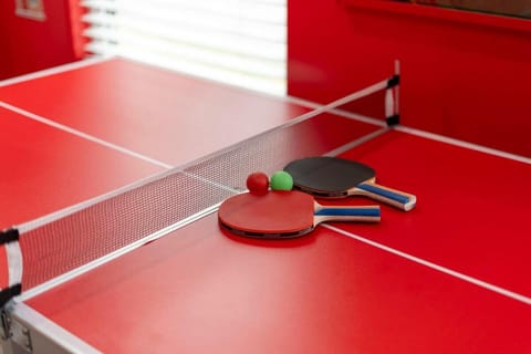 Christmas Themed Getaway in Bristol HOT TUB House in Bristol