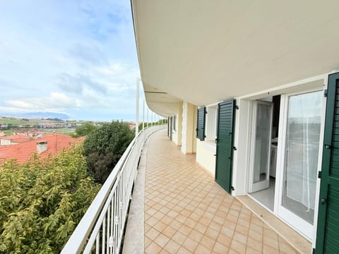 P076 - Porto Recanati, comodo trilocale con terrazzo e lavatrice Apartment in Porto Recanati