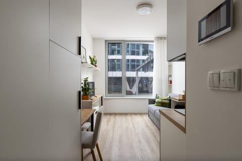 TV and multimedia, Kitchen or kitchenette, Living room, Seating area