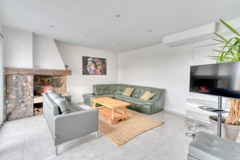 Communal lounge/ TV room, TV and multimedia, Living room