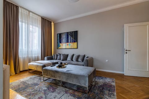TV and multimedia, Living room, Photo of the whole room, Seating area