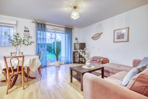 TV and multimedia, Living room, Dining area