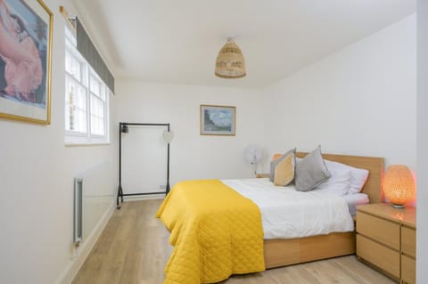 Beautiful Apartment & Garden Central Cheltenham Apartment in Cheltenham