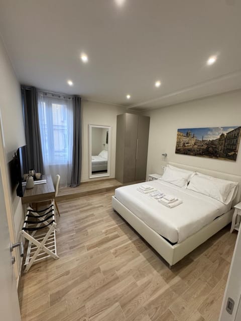 Bed, TV and multimedia, Photo of the whole room, Bedroom