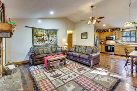 Hot Tub and Streamside Bliss! Topton Mtn Haven House in Nantahala