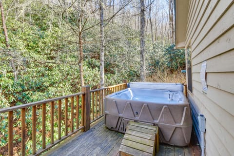 Hot Tub and Streamside Bliss! Topton Mtn Haven House in Nantahala