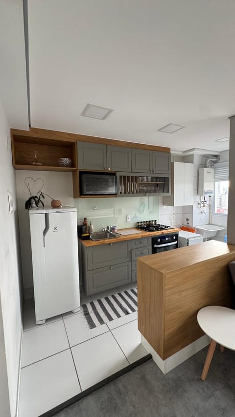 Kitchen or kitchenette, microwave, oven, stove