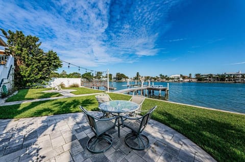 Relax at our Bay waterfront Home with Jacuzzi House in Indian Rocks Beach