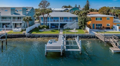 Relax at our Bay waterfront Home with Jacuzzi House in Indian Rocks Beach