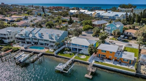 Relax at our Bay waterfront Home with Jacuzzi House in Indian Rocks Beach
