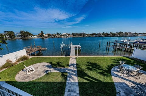 Relax at our Bay waterfront Home with Jacuzzi House in Indian Rocks Beach