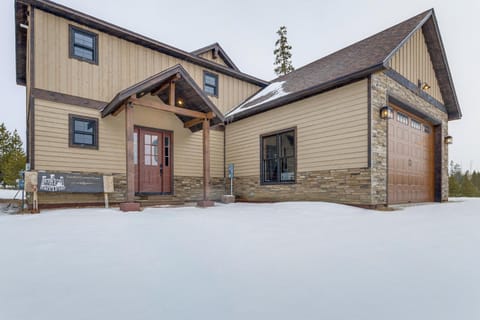 Ride-InandRide-Out Grand Lake Hub Near Lakes and RMNP House in Rocky Mountain National Park