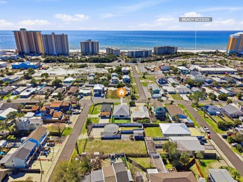 Property building, Day, Neighbourhood, Natural landscape, Bird's eye view, Beach, City view, Sea view, Street view, Location