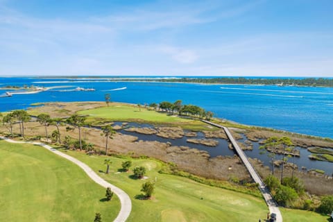 Nearby landmark, Neighbourhood, Natural landscape, Golfcourse, Beach, Area and facilities