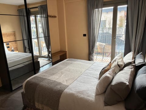 Bed, Photo of the whole room, Bedroom, wardrobe