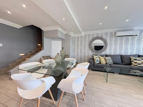 Spring, Summer, Garden, Garden, Living room, Lounge or bar, Decorative detail, Decorative detail, Seating area, Dining area, Garden view, Garden view, Sea view, Sea view, Family, Family, internet, internet, air conditioner, air conditioner