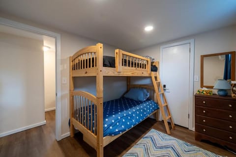 Waterfront Cottage at Highland Lake with Dock House in Winchester