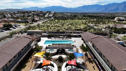 Property building, Bird's eye view, Mountain view, Pool view, Swimming pool