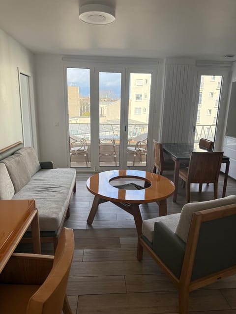 Newly renovated apartment in Neuilly-sur-Seine Apartment in Levallois-Perret