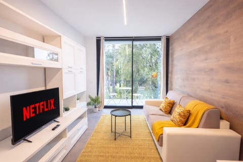 TV and multimedia, Living room, Seating area, Evening entertainment