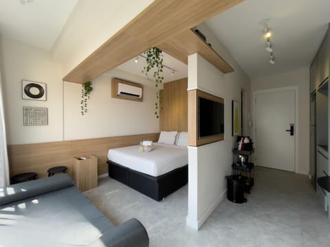 Bed, TV and multimedia, Photo of the whole room, Bedroom, air conditioner