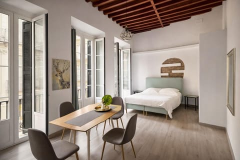 Bed, Living room, Photo of the whole room, Seating area, Dining area, Bedroom