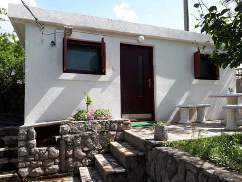 Facade/entrance, Balcony/Terrace