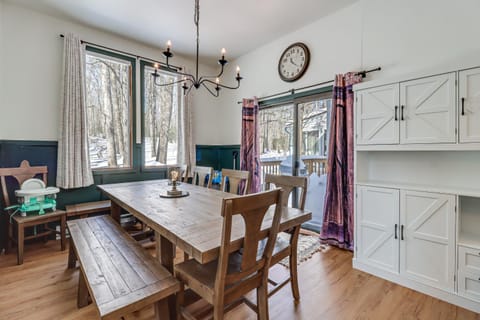 1 Mi to Big Boulder Mountain Townhome with Grill House in Tunkhannock Township