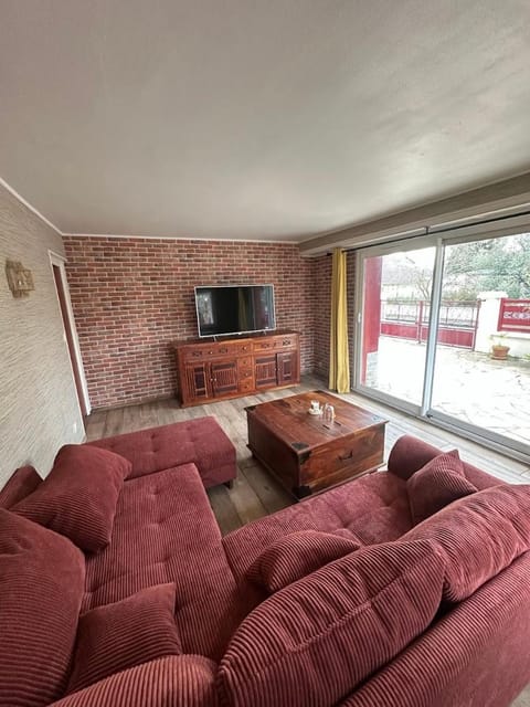 Communal lounge/ TV room, TV and multimedia, Living room