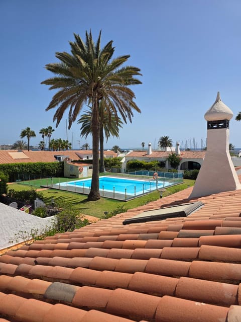 Garden view, Pool view, Swimming pool, sunbed