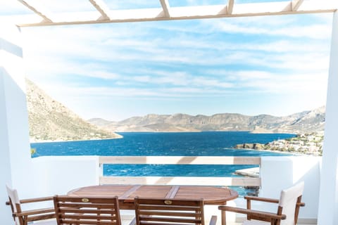 Mountain view, Sea view, Location