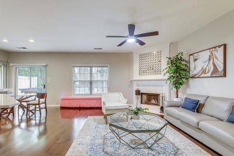 2 Mi to Suwanee Town Center Spacious Townhome House in Suwanee