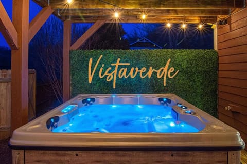 Mtn Views HotTub Sauna Outdoor Theater FirePit House in Maggie Valley