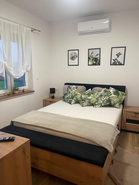 Photo of the whole room, air conditioner