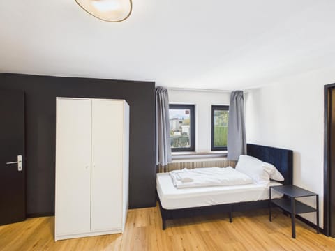 Bed, Bedroom, heating, internet, towels, wardrobe