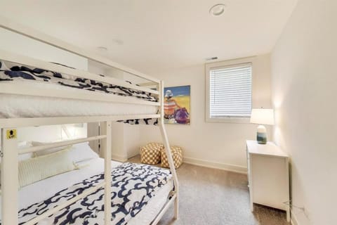 Close to Beach Hot Tub Dog Friendly House in Michigan City