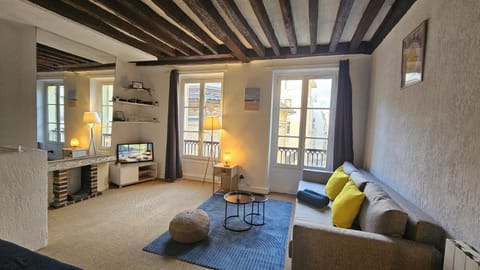 Living room, Photo of the whole room, Seating area