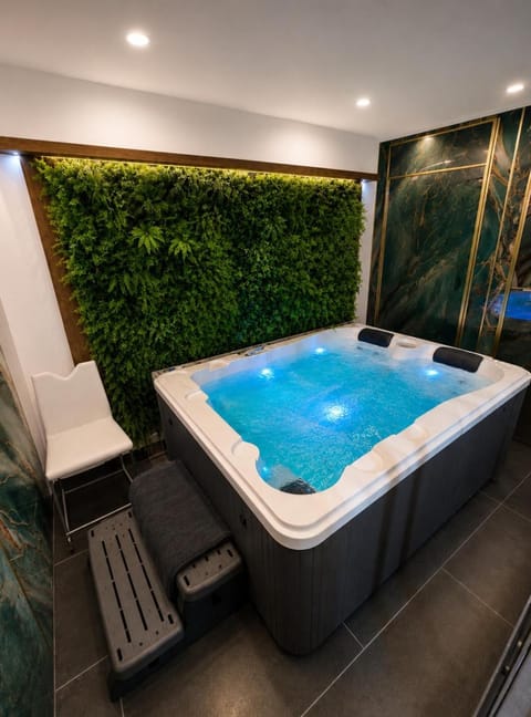 Natural landscape, Hot Tub