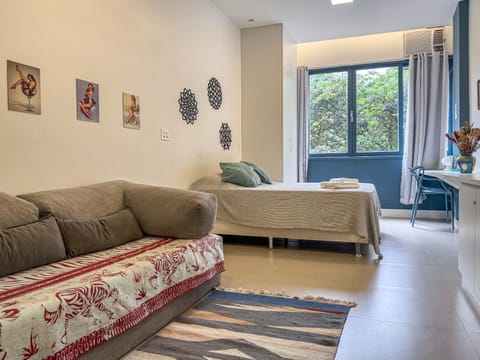Bed, Photo of the whole room, Seating area